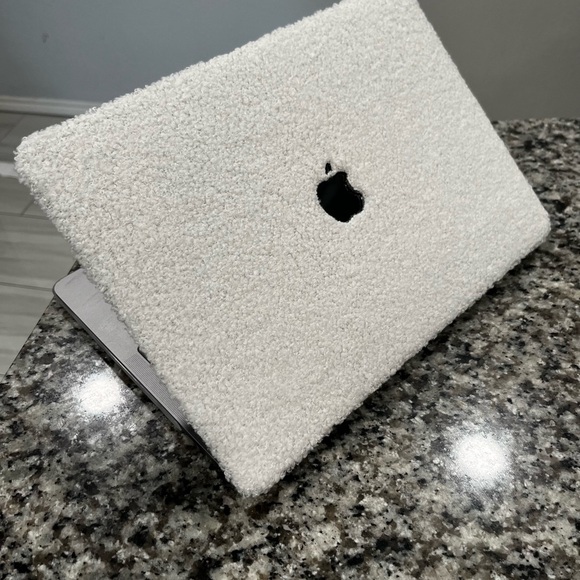 MacBook Pro 2020! - Picture 4 of 5